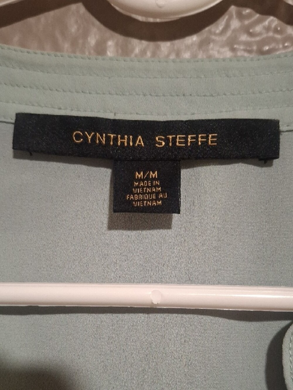 Cynthia Steffe Light Sage Split-Neck Cap Sleeve Blouse Size M - Picture 2 of 7